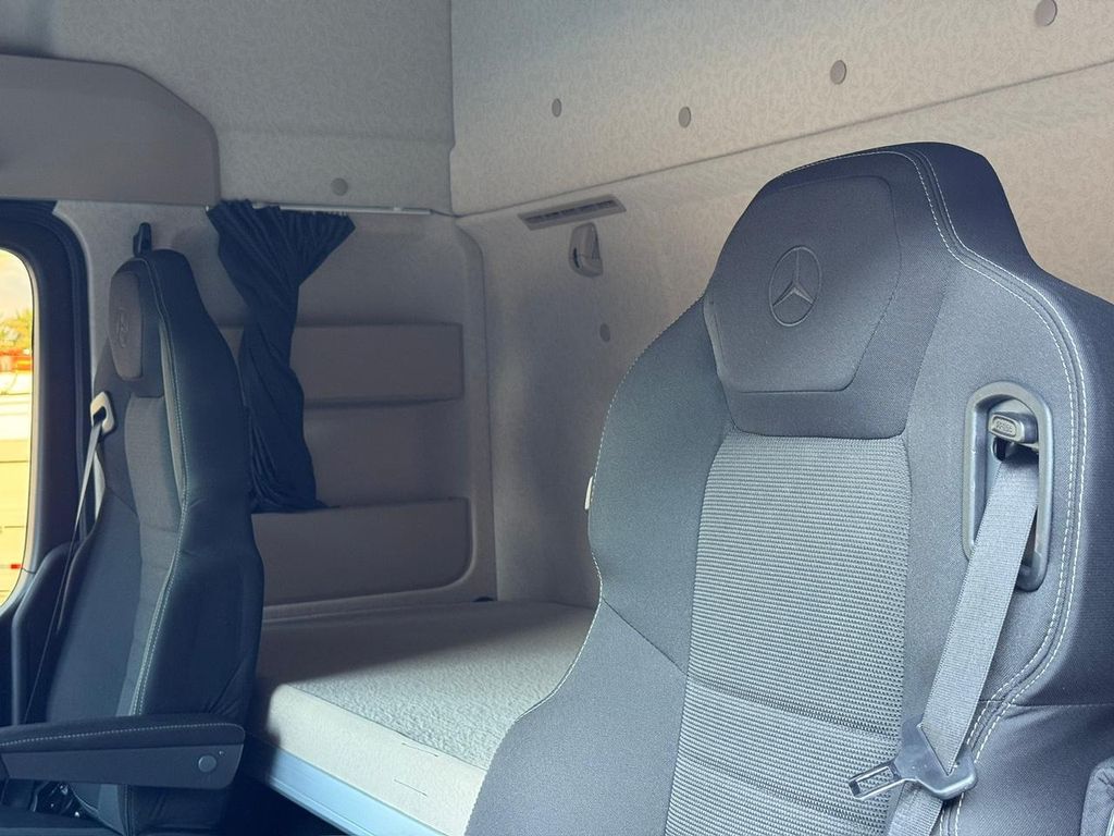 MERCEDES-BENZ Actros 2651 – 6×4 – C/ Retarder de TB Trucks Caminhões no Paraná