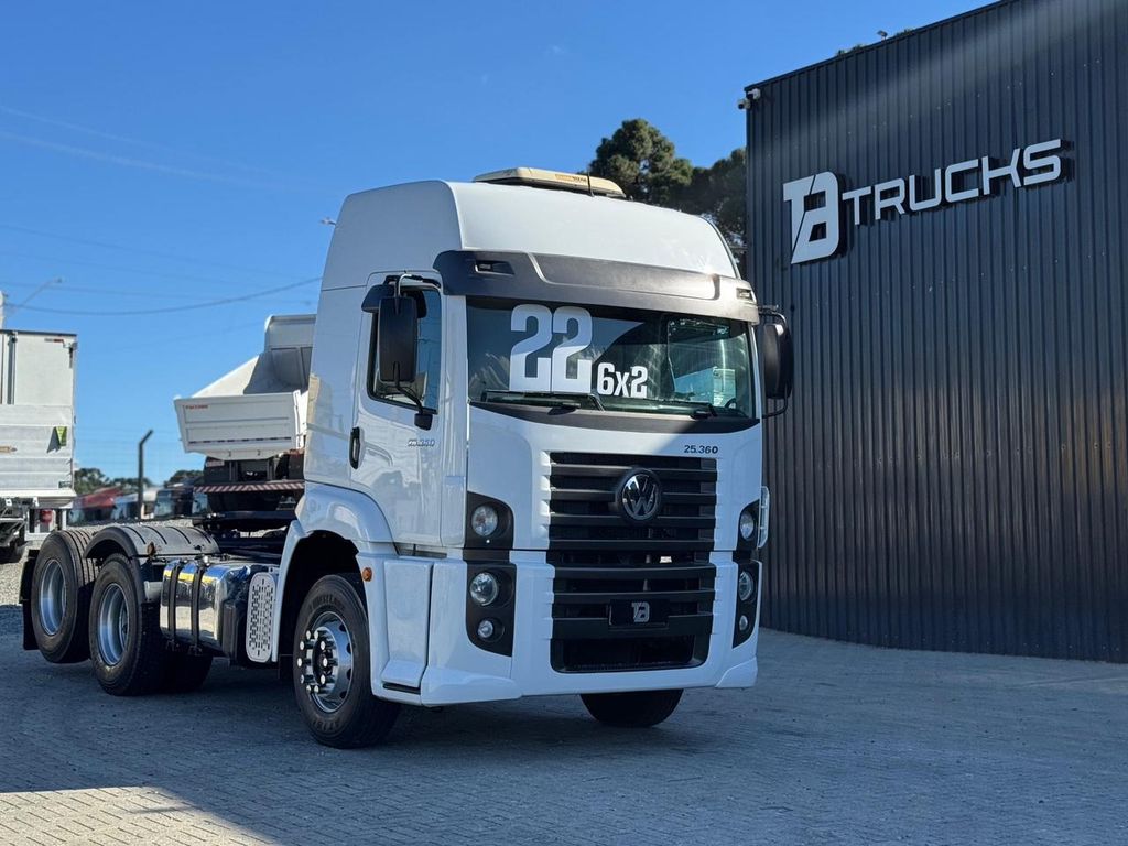 VOLKSWAGEN 25.360 Constellation – 6×2 de TB Trucks Caminhões no Paraná