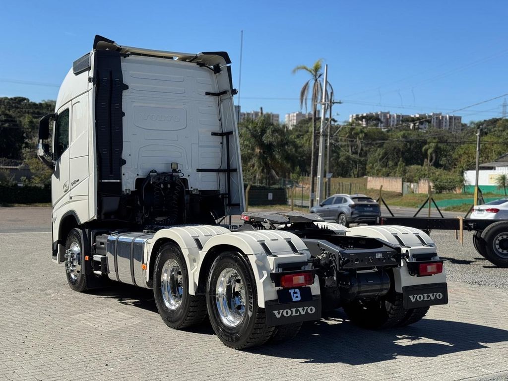 VOLVO FH 540 – 6×4 de TB Trucks Caminhões no Paraná