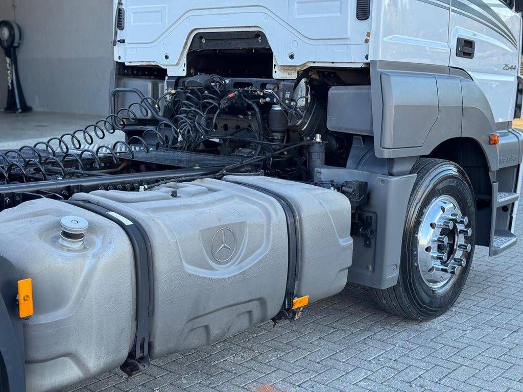 MERCEDES-BENZ Axor 2544 – 6×2 de TB Trucks Caminhões no Paraná