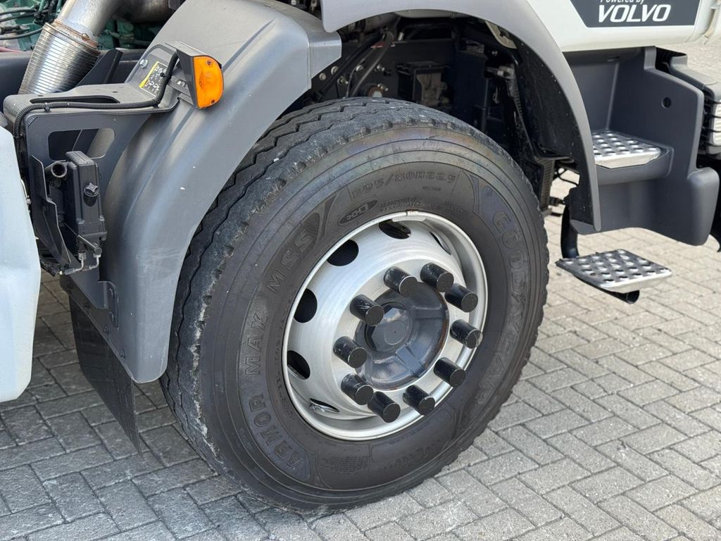 VOLVO VMX 290 – 6×4 de TB Trucks Caminhões no Paraná