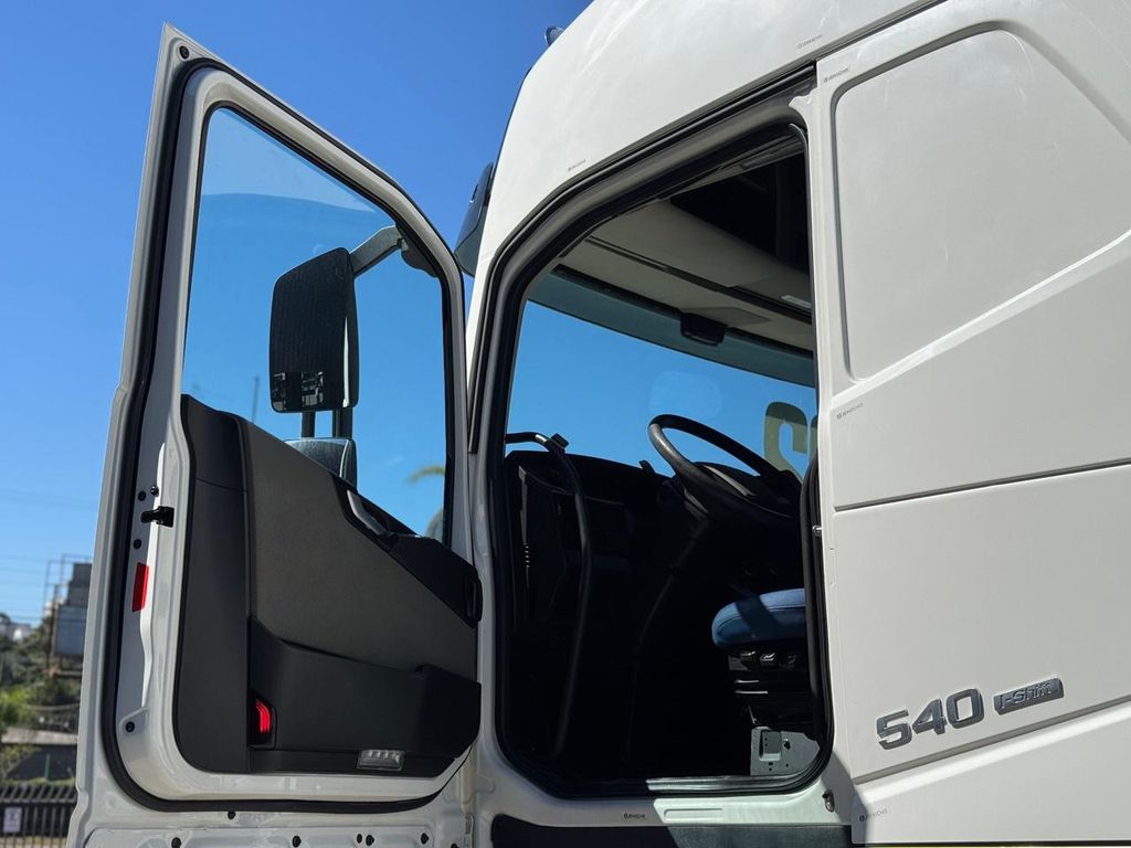 VOLVO FH 540 – 6×4 de TB Trucks Caminhões no Paraná