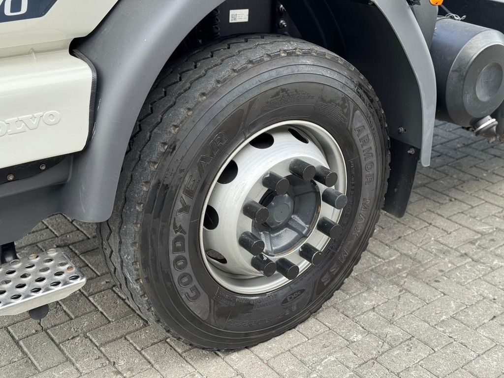 VOLVO VMX 290 – 6×4 de TB Trucks Caminhões no Paraná