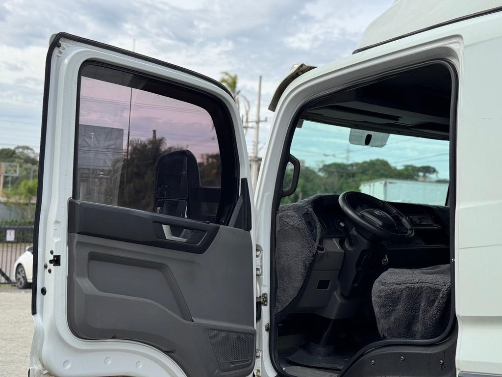 VOLKSWAGEN Delivery 9-170 – 4×2 de TB Trucks Caminhões no Paraná