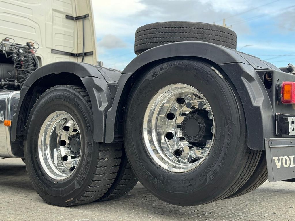 VOLVO FH-460 GLOBETROTTER – 6×2 de TB Trucks Caminhões no Paraná