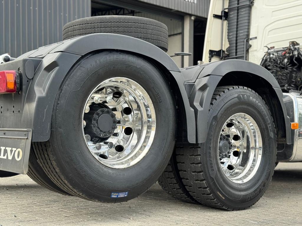 VOLVO FH-460 GLOBETROTTER – 6×2 de TB Trucks Caminhões no Paraná