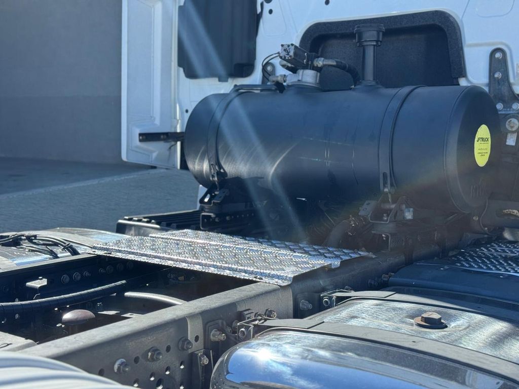 MERCEDES-BENZ Actros 2651 – 6×4 – C/ Retarder de TB Trucks Caminhões no Paraná