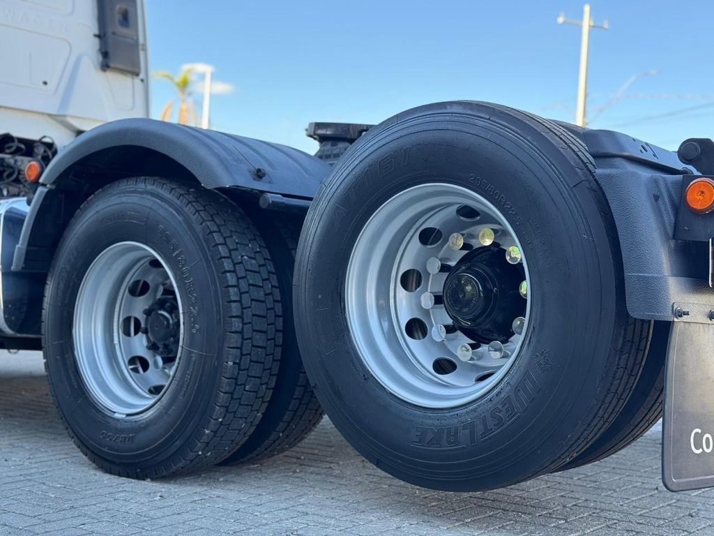 VOLKSWAGEN 25.360 Constellation – 6×2 de TB Trucks Caminhões no Paraná