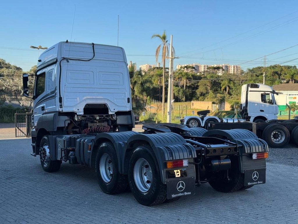 MERCEDES-BENZ Axor 2644 – 6×4 de TB Trucks Caminhões no Paraná