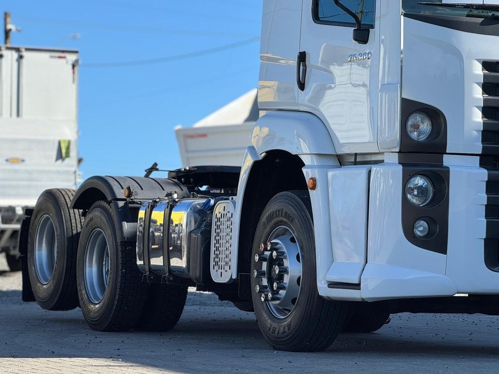 VOLKSWAGEN 25.360 Constellation – 6×2 de TB Trucks Caminhões no Paraná