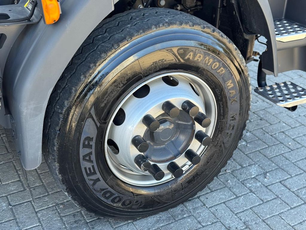 VOLVO VMX 290 – 6×4 de TB Trucks Caminhões no Paraná