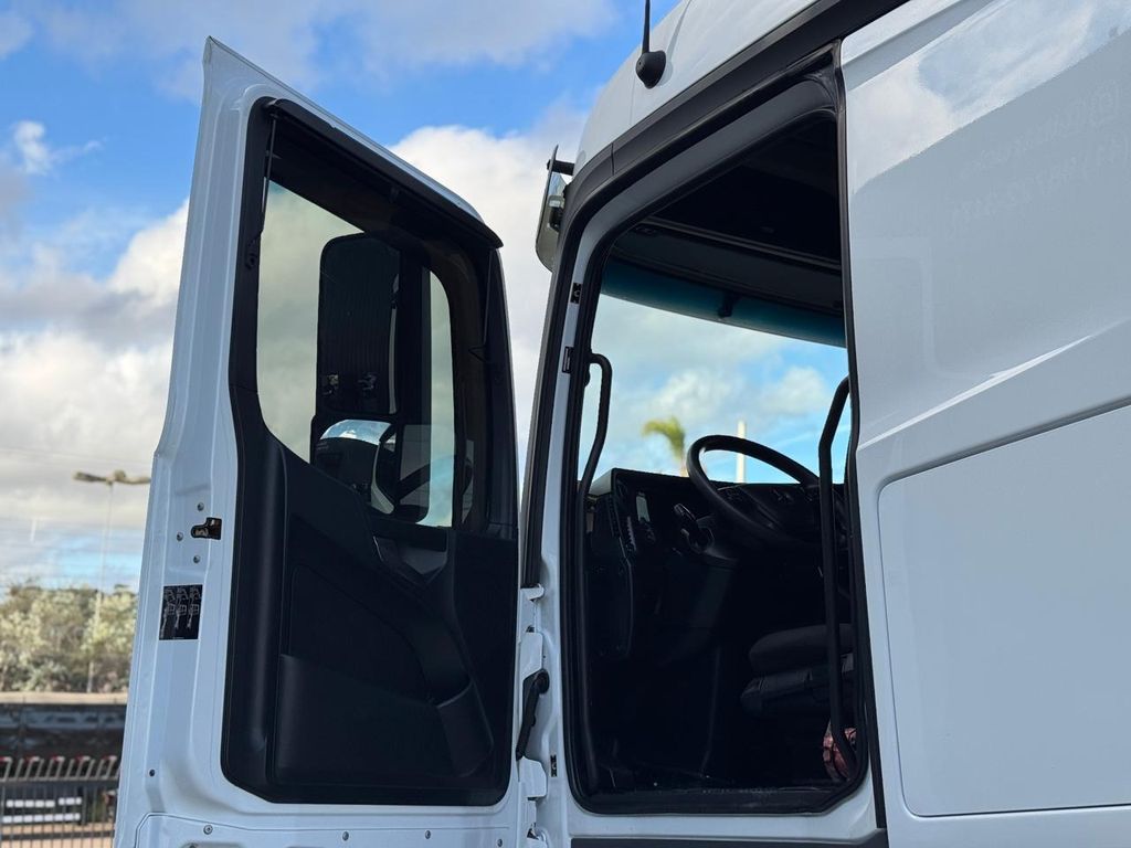 MERCEDES-BENZ Actros 2651 – 6×4 – C/ Retarder de TB Trucks Caminhões no Paraná