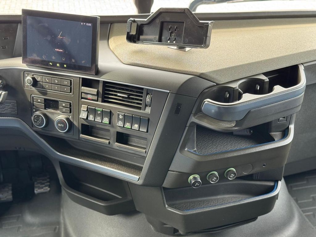 VOLVO FH-460 GLOBETROTTER – 6X2 de TB Trucks Caminhões no Paraná