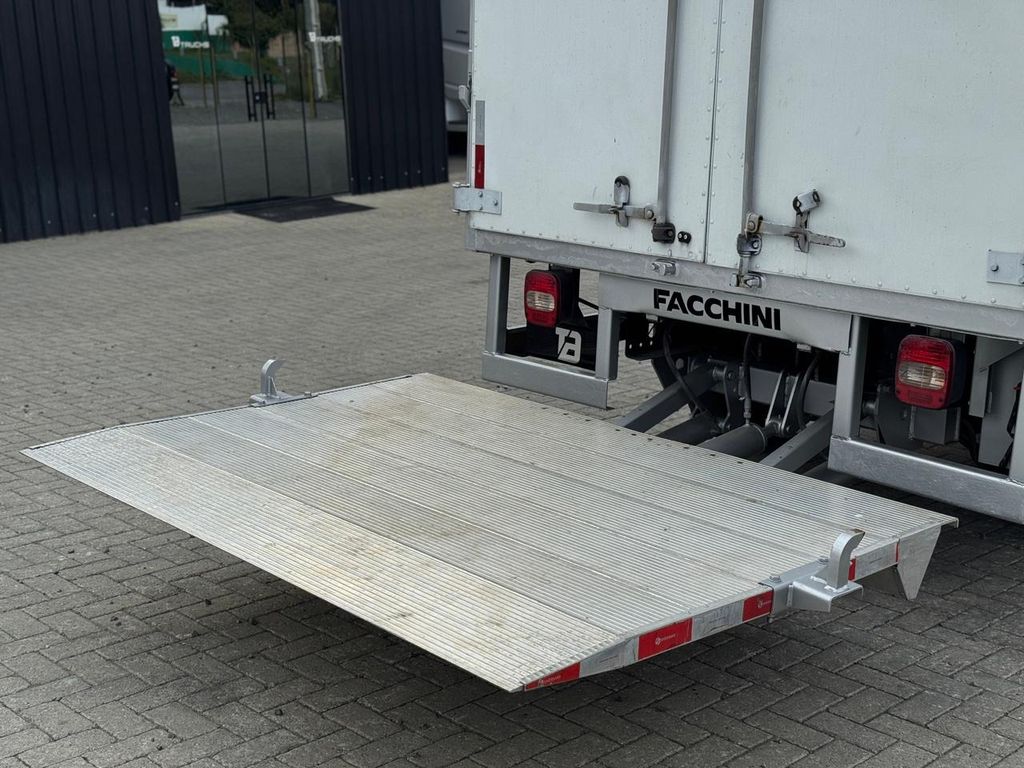 VOLKSWAGEN Delivery Express – 3/4 de TB Trucks Caminhões no Paraná