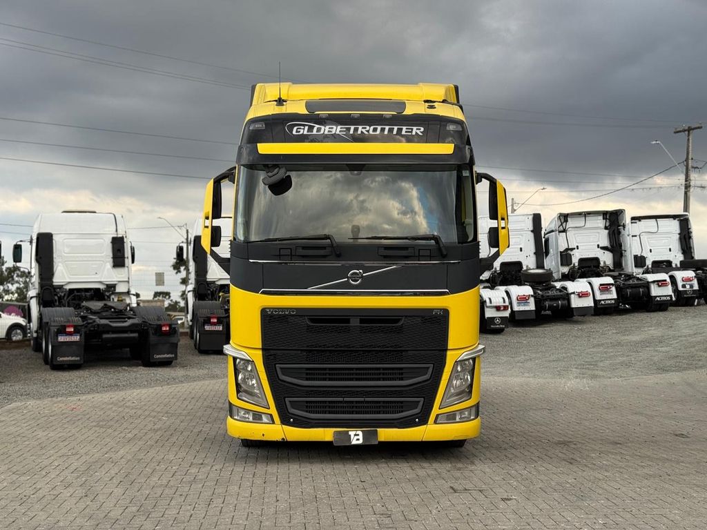 VOLVO FH-500 – 6×2 de TB Trucks Caminhões no Paraná