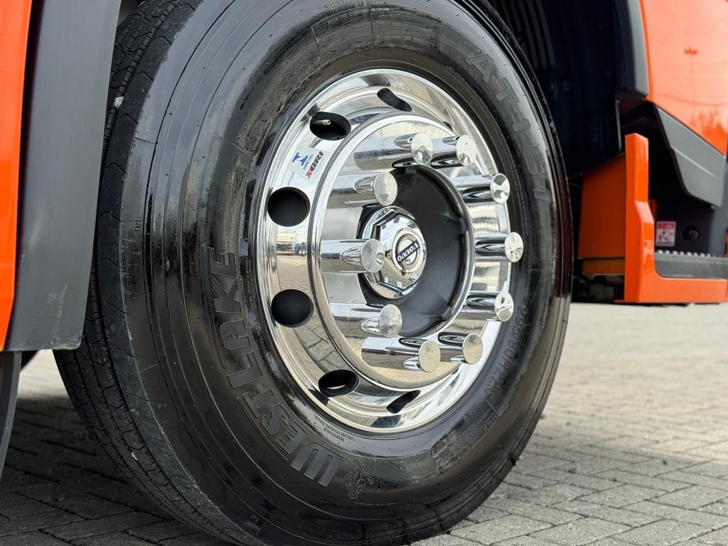 VOLVO FH-460 GLOBETROTTER – 6X2 de TB Trucks Caminhões no Paraná