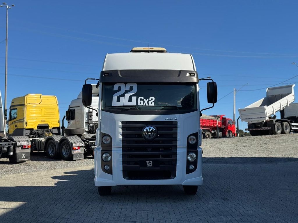 VOLKSWAGEN 25.360 Constellation – 6×2 de TB Trucks Caminhões no Paraná