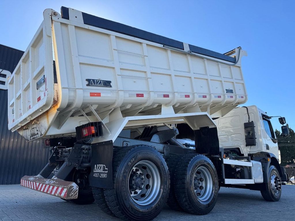 VOLVO VMX 290 – 6×4 de TB Trucks Caminhões no Paraná