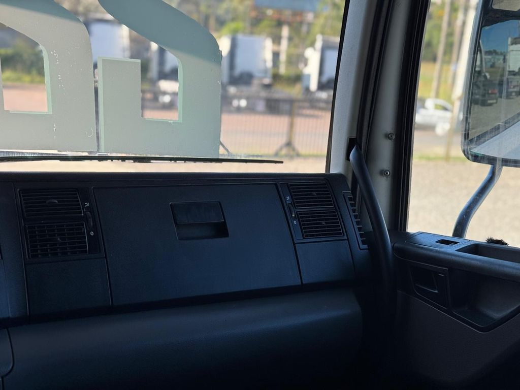 VOLKSWAGEN 25.360 Constellation – 6×2 de TB Trucks Caminhões no Paraná