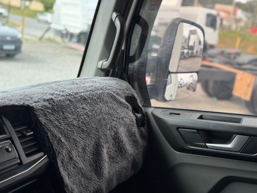 VOLKSWAGEN Delivery 9-170 – 4×2 de TB Trucks Caminhões no Paraná