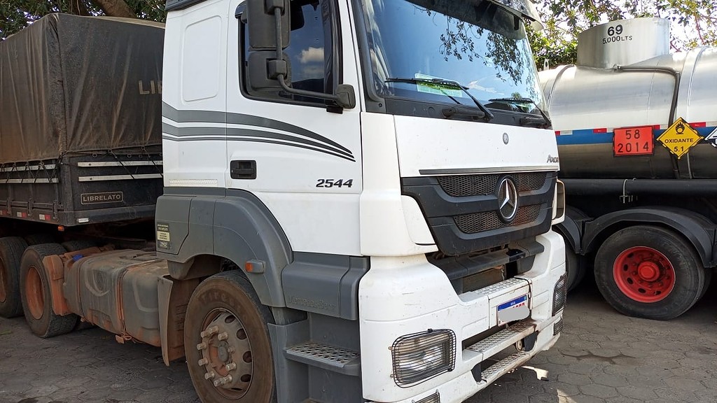 Caminhão MERCEDES BENZ MB 2544 Cavalo Mecânico ANO 2019 de Venda Truck Anuncios Treze Tílias SC na Santa Catarina