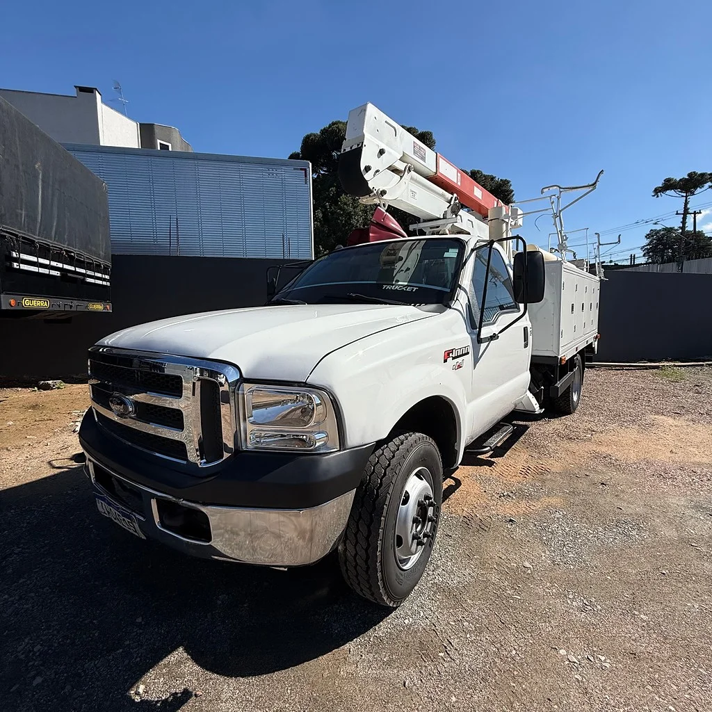 Caminhão FORD F-4000 Cesto Aereo Isolado ANO 2015 de M&S Caminhões no Paraná