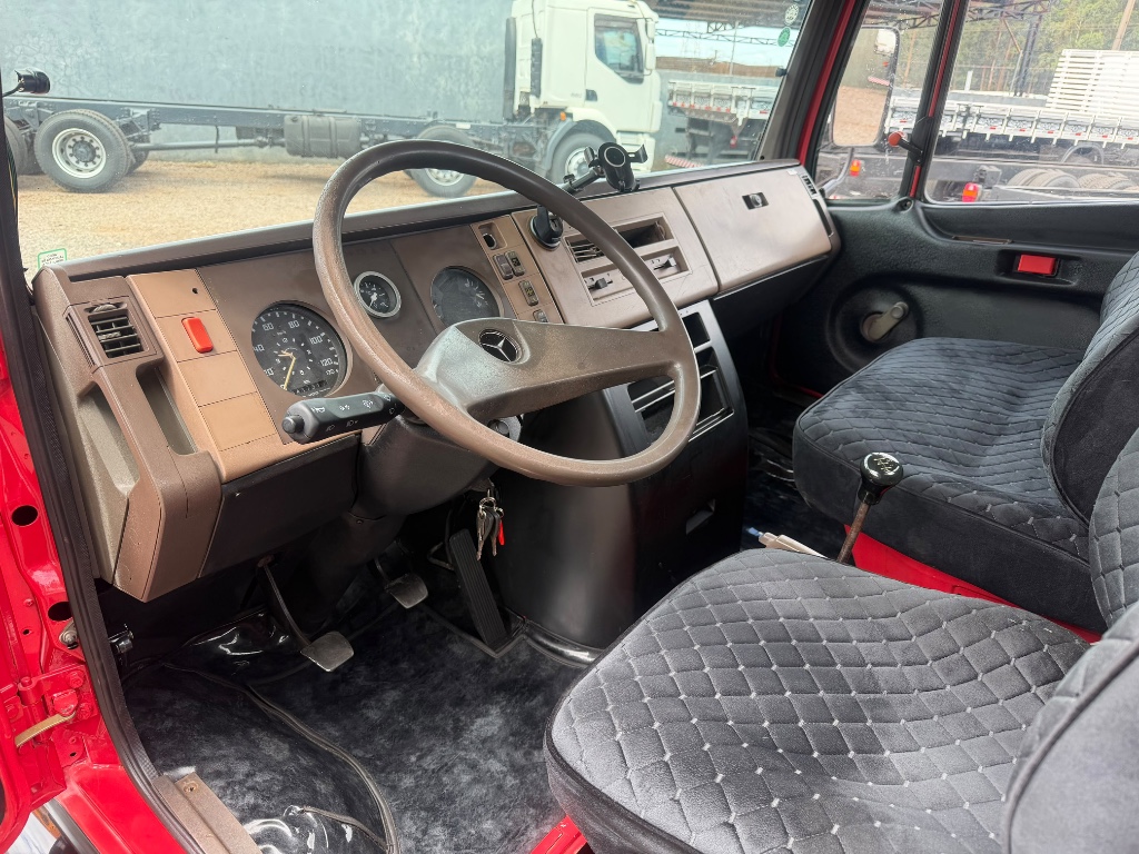 Caminhão MERCEDES BENZ MB 709 Chassis ANO 1992 de Boscatto Caminhões no Paraná