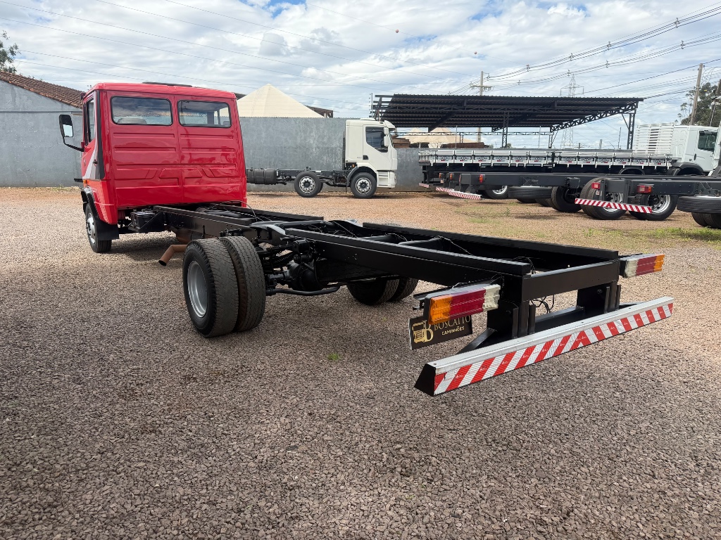 Caminhão MERCEDES BENZ MB 709 Chassis ANO 1992 de Boscatto Caminhões no Paraná
