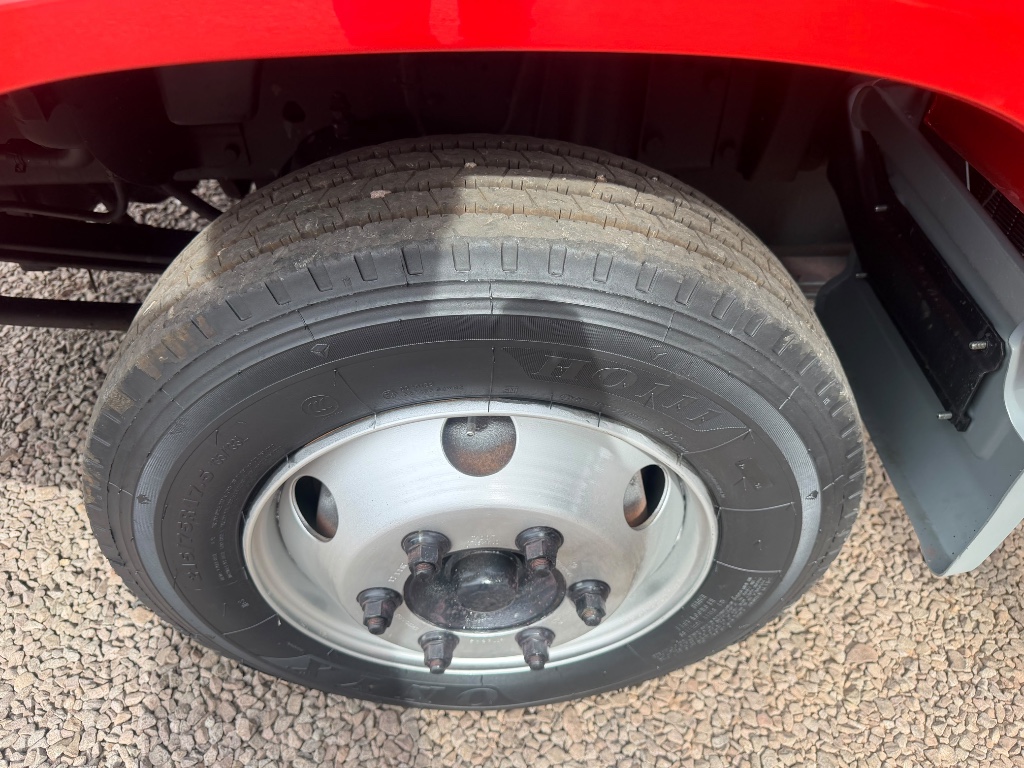 Caminhão VOLKSWAGEN VW 8120 Caçamba Basculante ANO 2007 de Boscatto Caminhões no Paraná