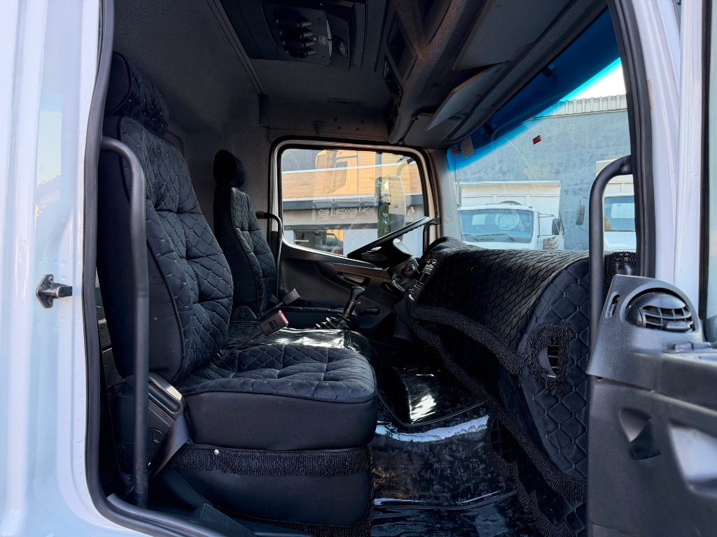 Caminhão MERCEDES BENZ MB 2426 Carroceria ANO 2015 de Boscatto Caminhões no Paraná