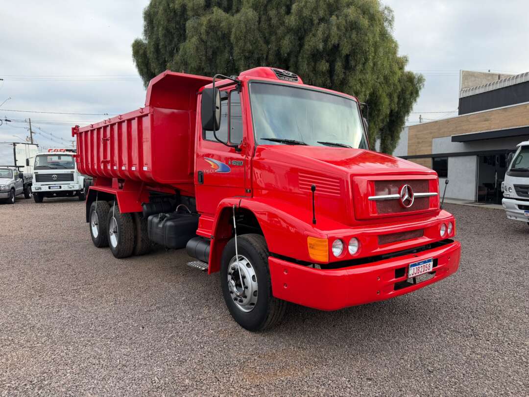 Caminhão MERCEDES BENZ MB 1620 Caçamba Basculante ANO 2004 de Boscatto Caminhões no Paraná