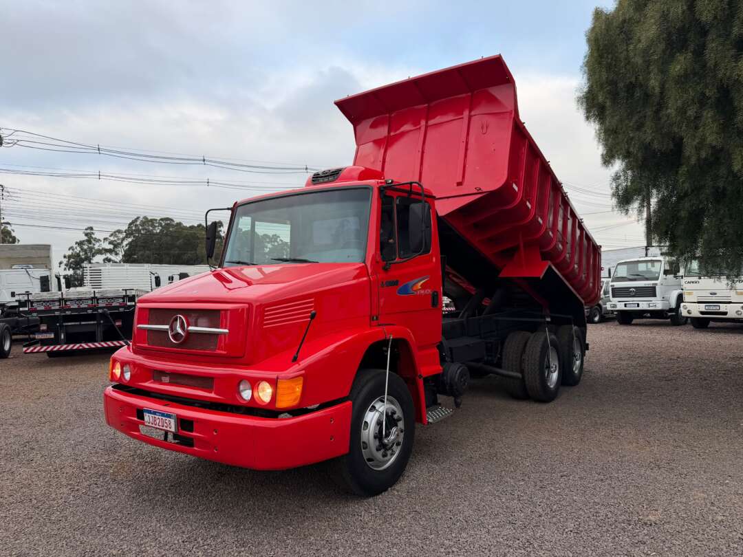 Caminhão MERCEDES BENZ MB 1620 Caçamba Basculante ANO 2004 de Boscatto Caminhões no Paraná