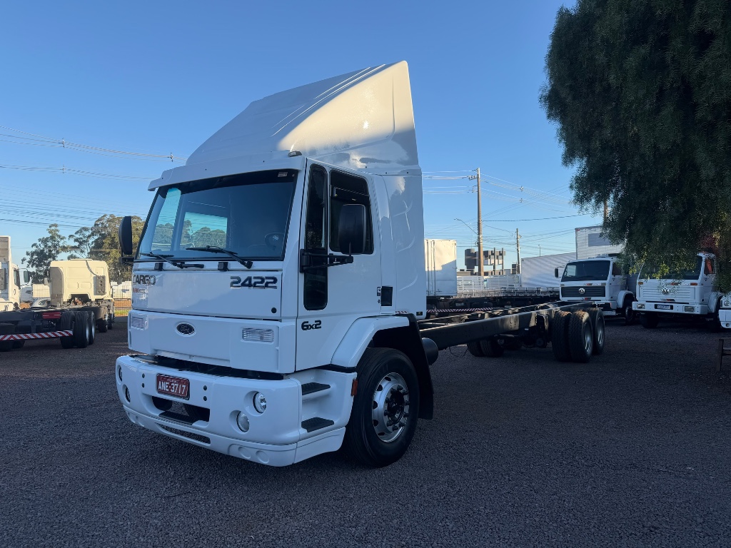 Caminhão FORD CARGO 2422 Chassis ANO 2005 de Boscatto Caminhões no Paraná