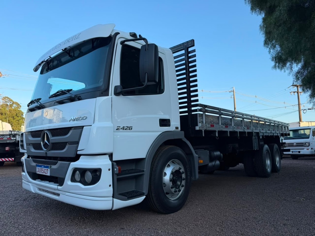 Caminhão MERCEDES BENZ MB 2426 Carroceria ANO 2015 de Boscatto Caminhões no Paraná
