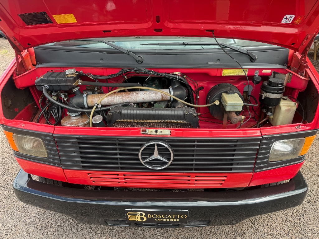 Caminhão MERCEDES BENZ MB 709 Chassis ANO 1992 de Boscatto Caminhões no Paraná