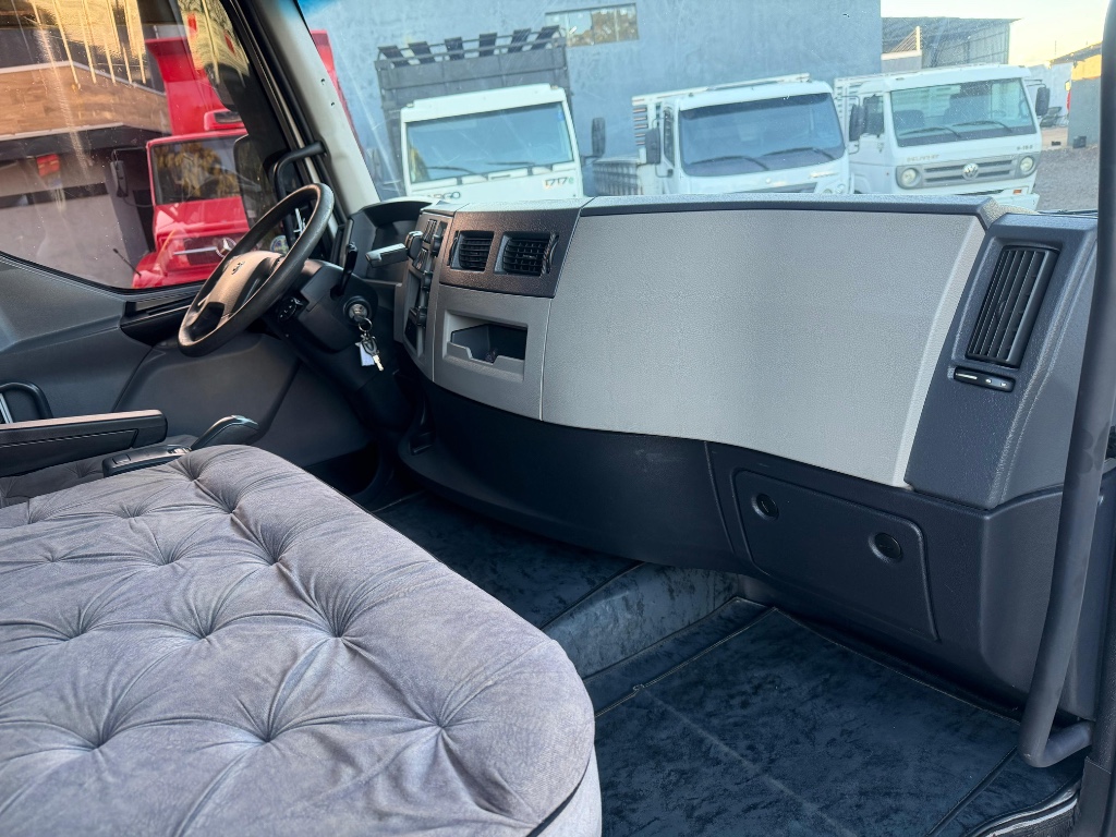 Caminhão VOLVO VM 270 Chassis ANO 2021 de Boscatto Caminhões no Paraná