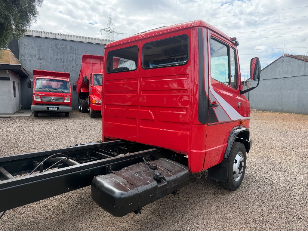 Caminhão MERCEDES BENZ MB 709 Chassis ANO 1992 de Boscatto Caminhões no Paraná