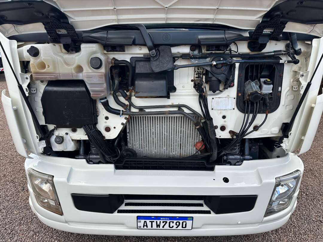 Caminhão VOLVO VM 260 Chassis ANO 2010 de Boscatto Caminhões no Paraná