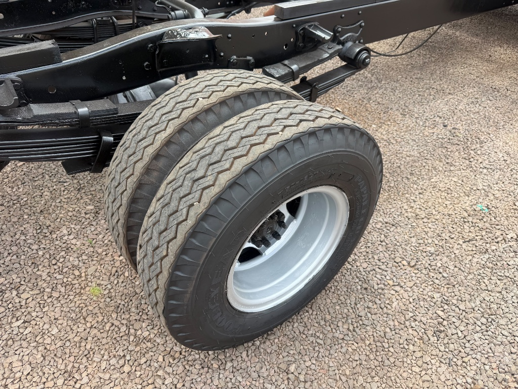 Caminhão MERCEDES BENZ MB 709 Chassis ANO 1992 de Boscatto Caminhões no Paraná