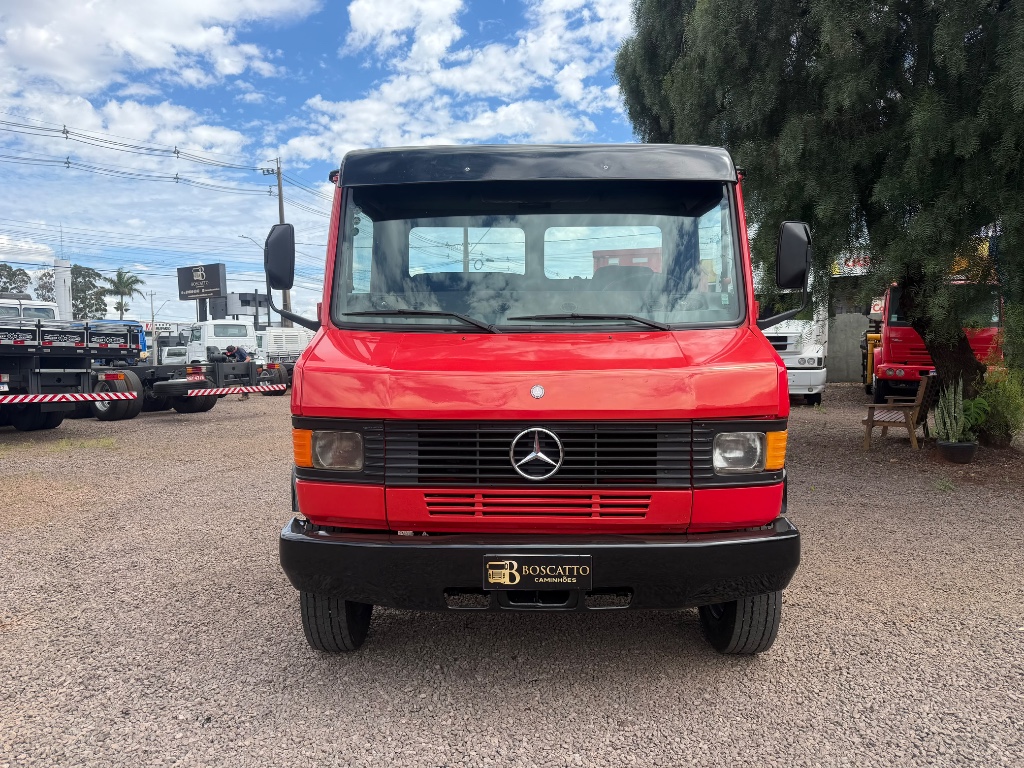 Caminhão MERCEDES BENZ MB 709 Chassis ANO 1992 de Boscatto Caminhões no Paraná