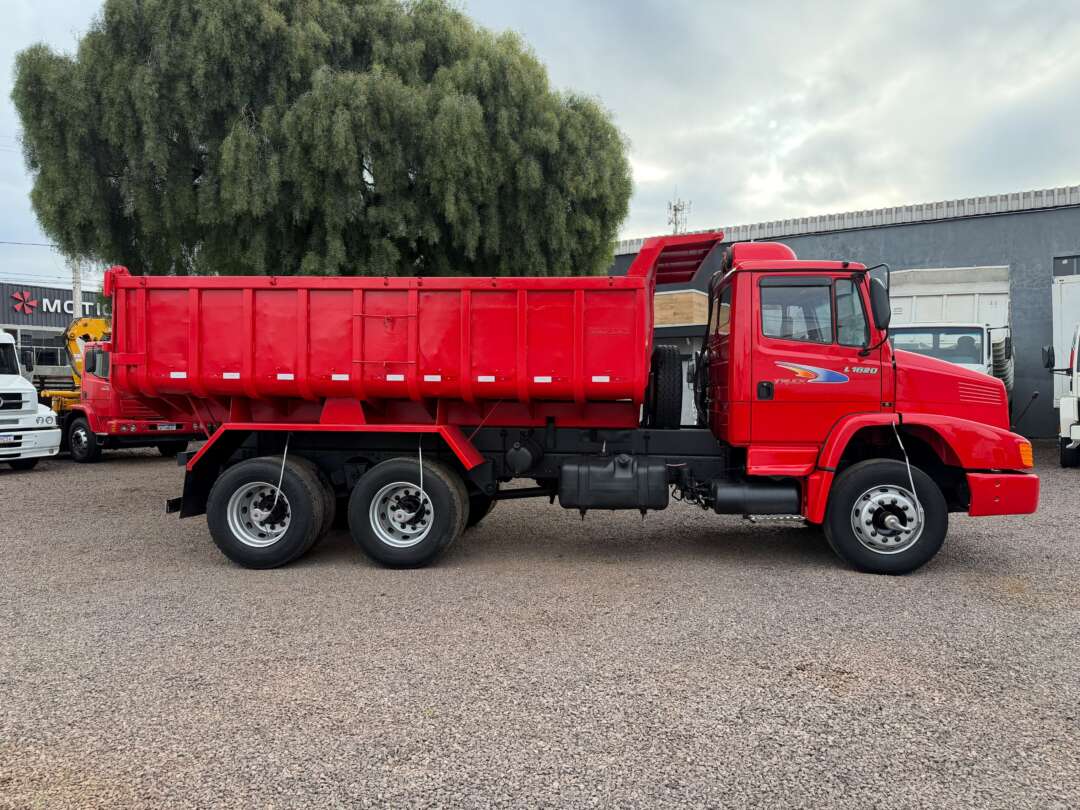 Caminhão MERCEDES BENZ MB 1620 Caçamba Basculante ANO 2004 de Boscatto Caminhões no Paraná
