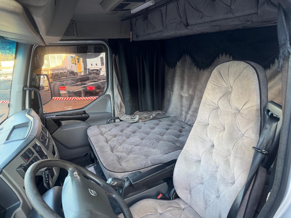 Caminhão VOLVO VM 270 Chassis ANO 2021 de Boscatto Caminhões no Paraná