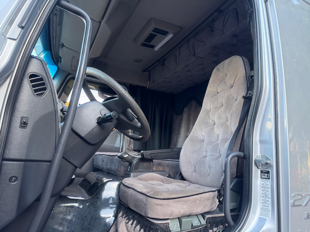Caminhão VOLVO VM 270 Chassis ANO 2021 de Boscatto Caminhões no Paraná