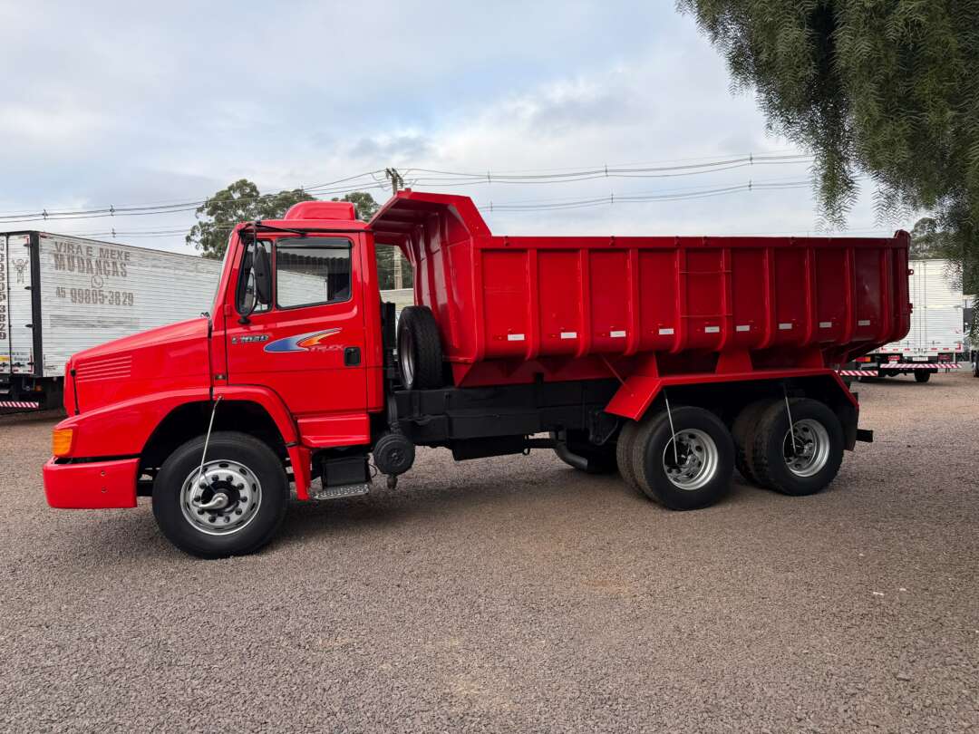 Caminhão MERCEDES BENZ MB 1620 Caçamba Basculante ANO 2004 de Boscatto Caminhões no Paraná