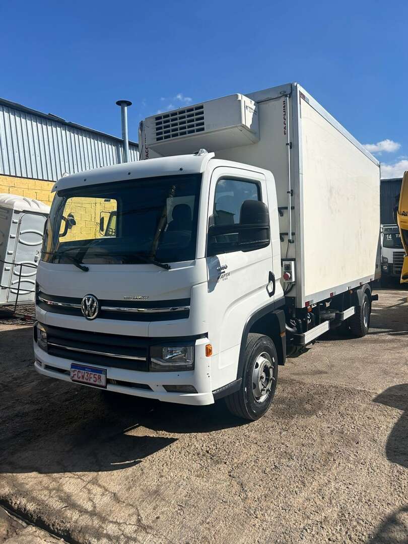 Caminhão VOLKSWAGEN VW 11180 Baú Frigorífico ANO 2022 de Barella Caminhões em São Paulo