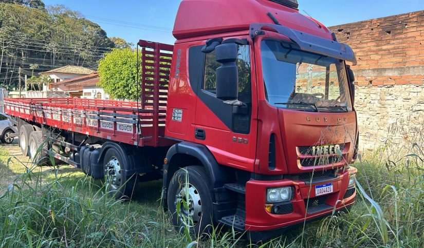 Caminhão IVECO CURSOR 450E33 Carroceria ANO 2012 de Barella Caminhões em São Paulo