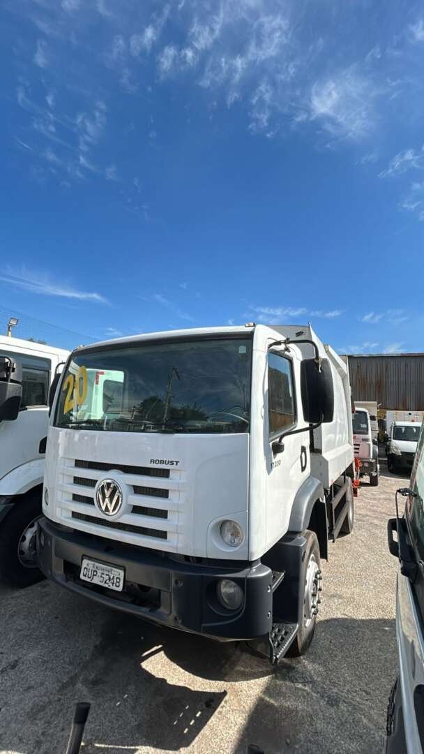 Caminhão VOLKSWAGEN VW 17230 Coletor de Lixo ANO 2020 de Barella Caminhões em São Paulo
