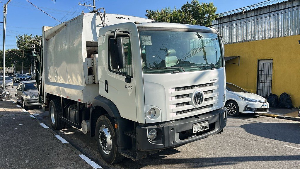 Caminhão VOLKSWAGEN VW 17230 Coletor de Lixo ANO 2020 de Barella Caminhões em São Paulo