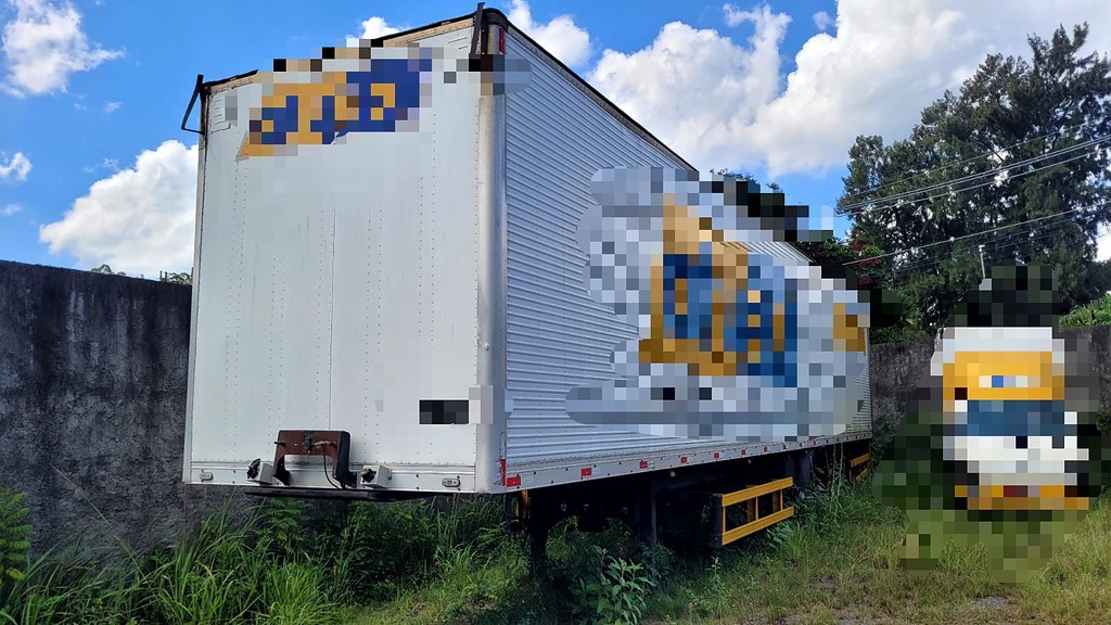 Carreta SEMI-REBOQUE BAU FURGAO Facchini ANO 2011 3 Eixos de Barella Caminhões em São Paulo