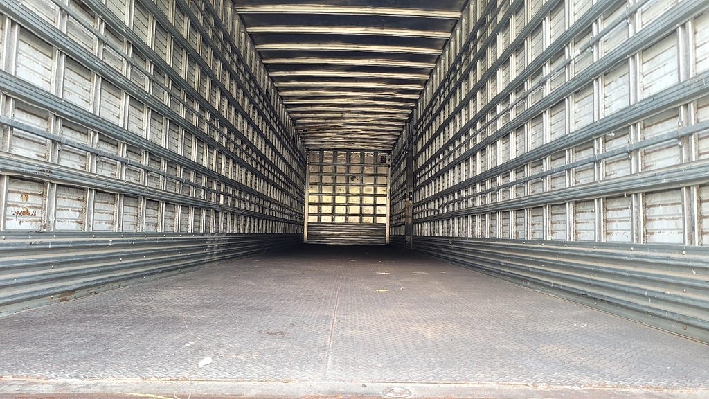 Carreta SEMI-REBOQUE BAU FURGAO Facchini ANO 2011 3 Eixos de Barella Caminhões em São Paulo